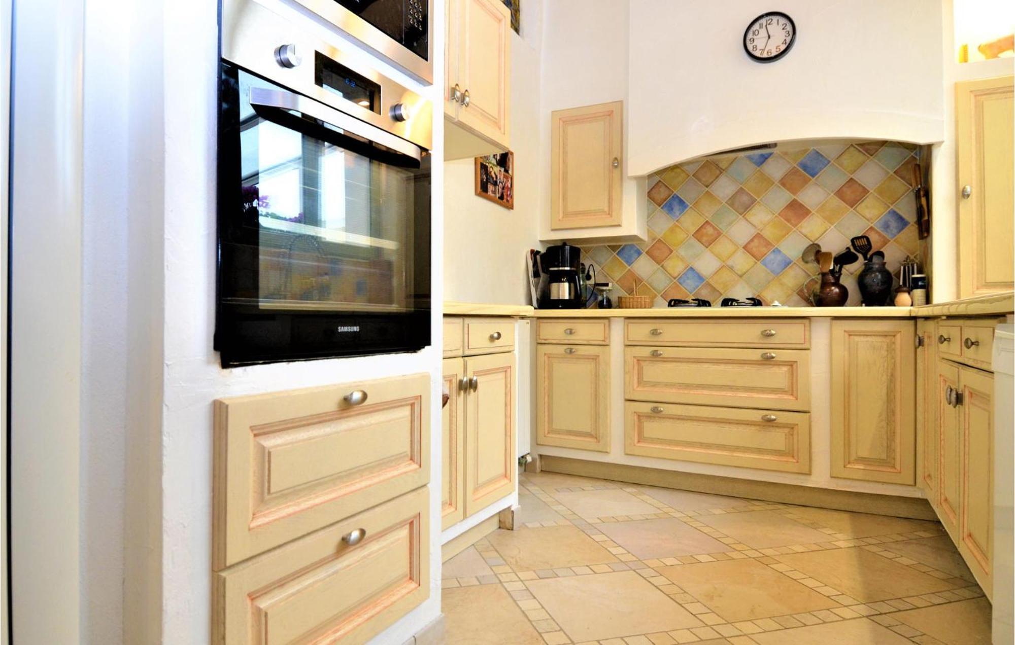4 Bedroom Lovely Home In Marguerittes Luaran gambar