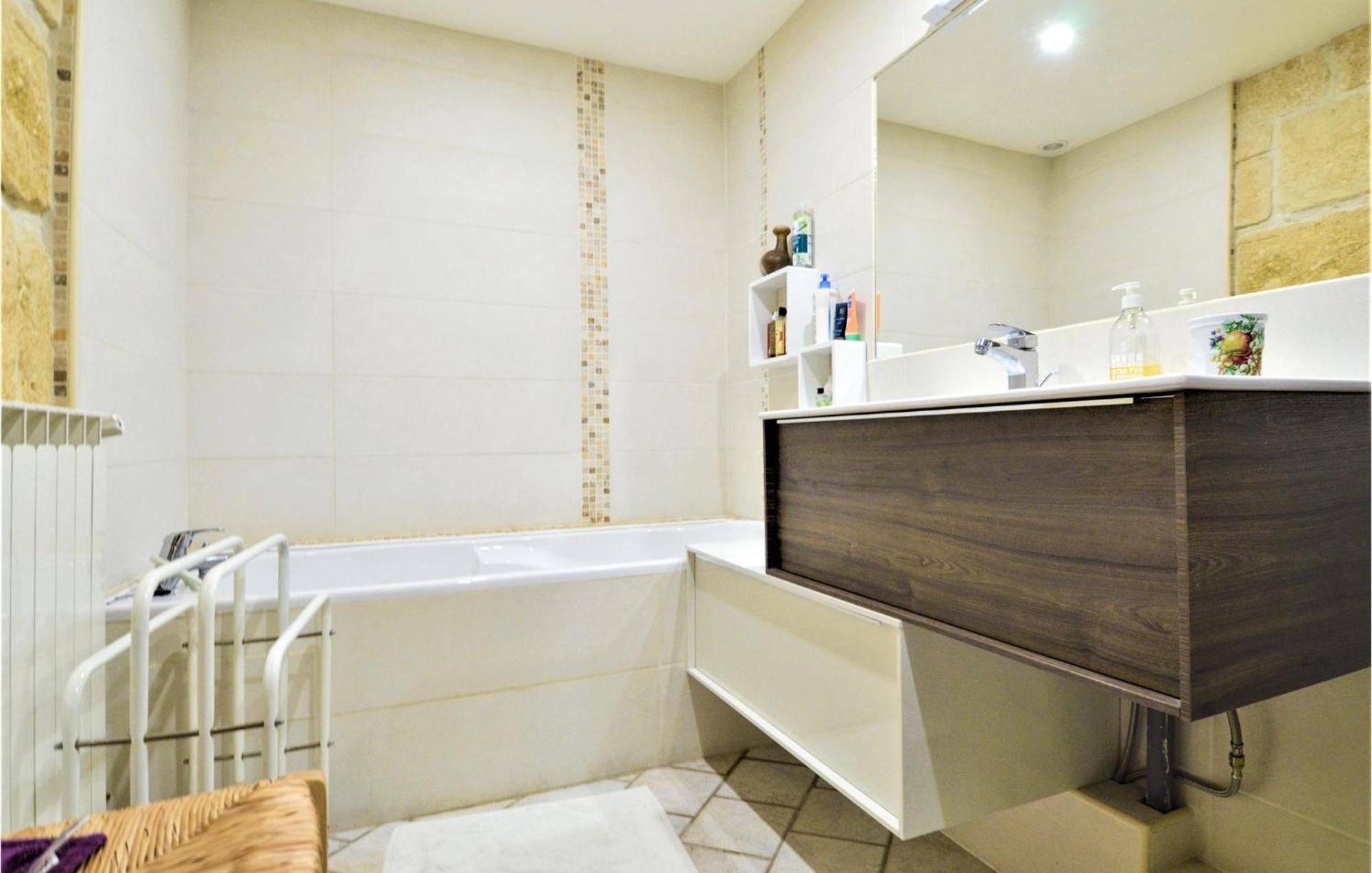 4 Bedroom Lovely Home In Marguerittes Luaran gambar